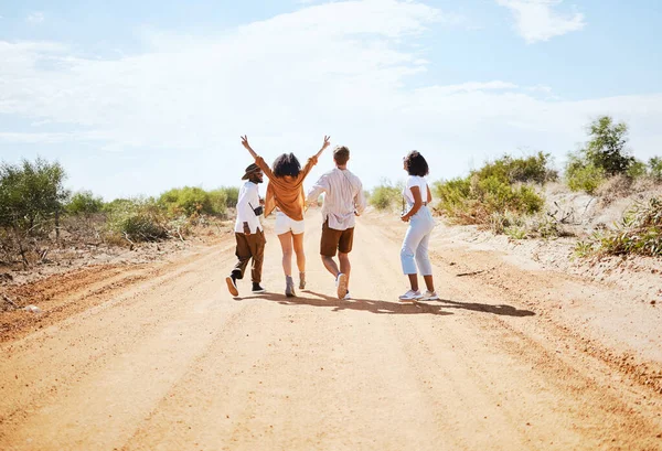 Vrijheid Woestijn Vrienden Wandelen Buiten Natuur Een Road Trip Vakantie — Stockfoto