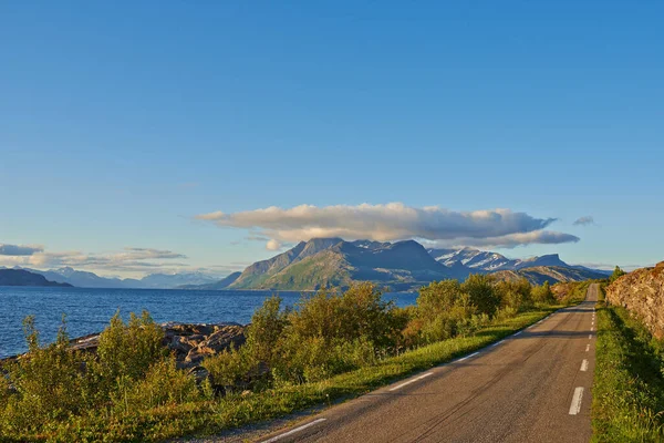 Közel Nap Norvégiában Éjféli Nap Táj Nordland Norvégia — Stock Fotó