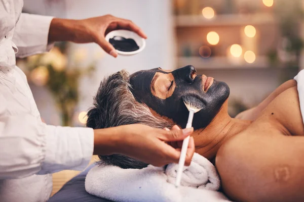 Spa Wajah Santai Dan Wanita Dengan Terapis Skincare Mewah Dan — Stok Foto