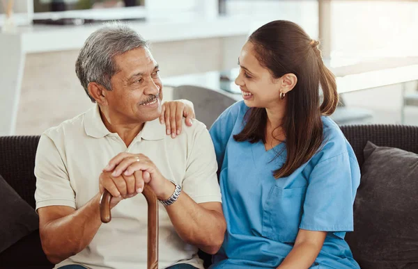 Verpleegster Zorgverlener Senior Patiënt Met Medische Ondersteuning Van Verzorger Hulp — Stockfoto