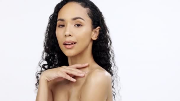 Wink Black Woman Skincare Beauty Dermatology Girl Isolated White Studio — Stock Video