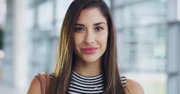 Mujer Negocios Cara Feliz Con Sonrisa Éxito Riendo Con Mentalidad — Vídeos de Stock