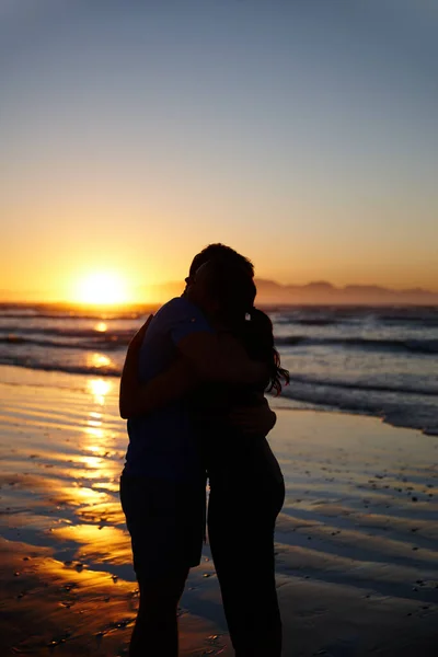 Romance Amanhecer Imagem Silhueta Casal Abraçando Beijando Nascer Sol — Fotografia de Stock