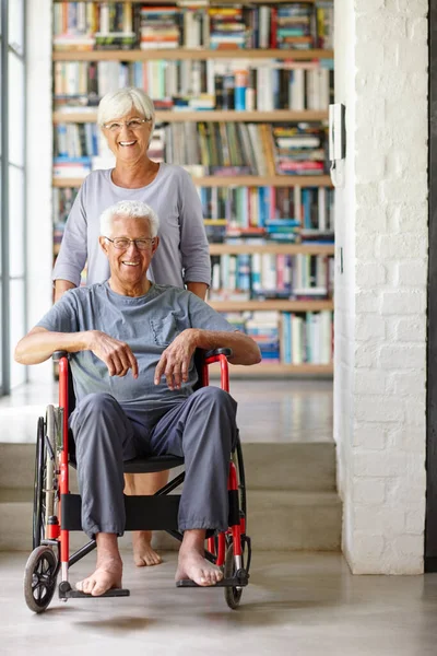 Wife Takes Good Care Portrait Senior Woman Standing Her Husband — Stock Photo, Image