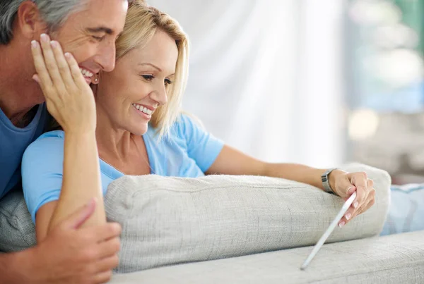 Staying Touch Couldnt Get Any Easier Smiling Couple Sitting Home — Stock Photo, Image
