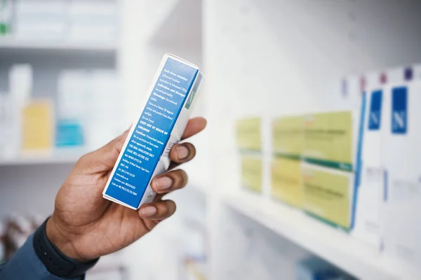 Farmacia Medicina Pillole Uomo Scatola Mano Assistenza Sanitaria Farmaci Prescrizione — Foto Stock