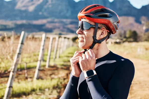 Biker Helm Man Outdoor Reis Fitness Voor Wellness Balans Gezonde — Stockfoto