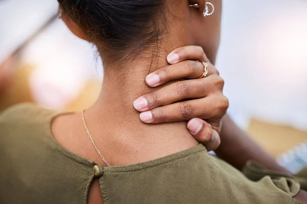 Boyun Ağrısı Stres Yaralanmış Bir Kadının Arkası Eklem Iltihabı Veya — Stok fotoğraf