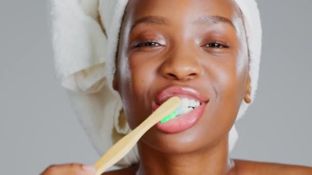Viso Donna Nera Spazzolino Denti Igiene Dentale Sorriso Ragazza Uno — Video Stock