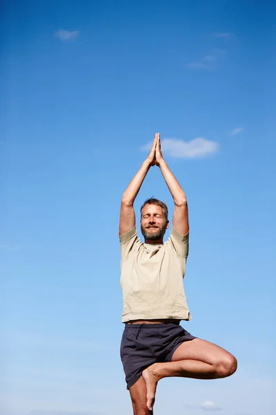 Carefree Exercise Handsome Mature Man Doing Yoga Outdoors — Stock Photo, Image