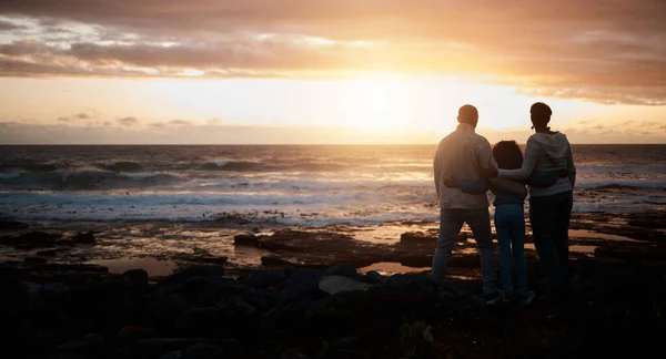 Familie Sonnenuntergang Und Attrappe Mit Menschen Strand Die Die Aussicht — Stockfoto