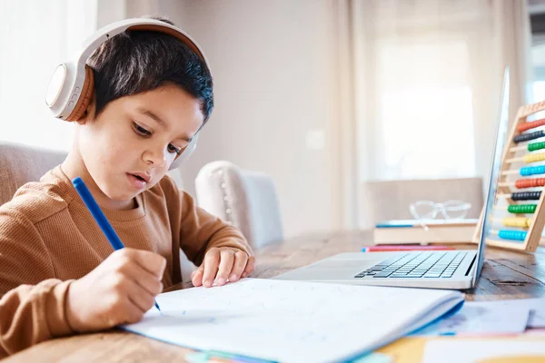 Auriculares Aprendizaje Educación Matemática Niño Casa Con Libro Para Estudiar —  Fotos de Stock