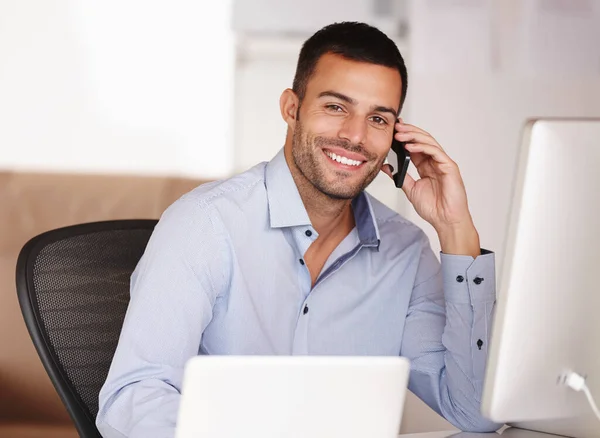 Call Youre Looking Someone Good Work Ethic Portrait Smiling Young — Stock Photo, Image