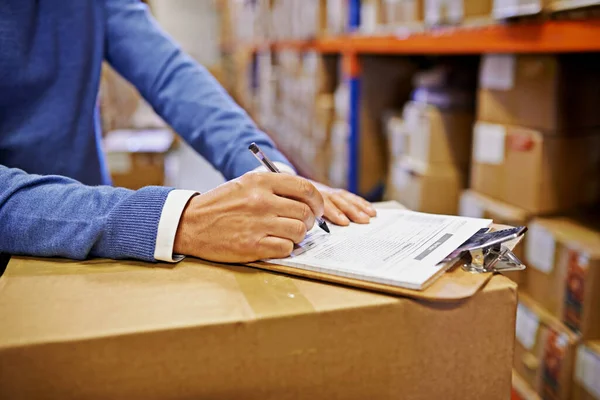 Signing Order Man Clipboard Working Distribution Warehouse — Stock Photo, Image