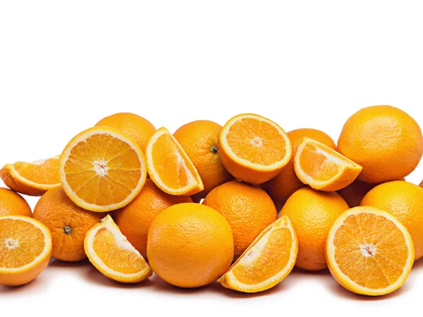 Цитрусовый Студийный Снимок Кучи Сочных Апельсинов Белом Фоне — стоковое фото