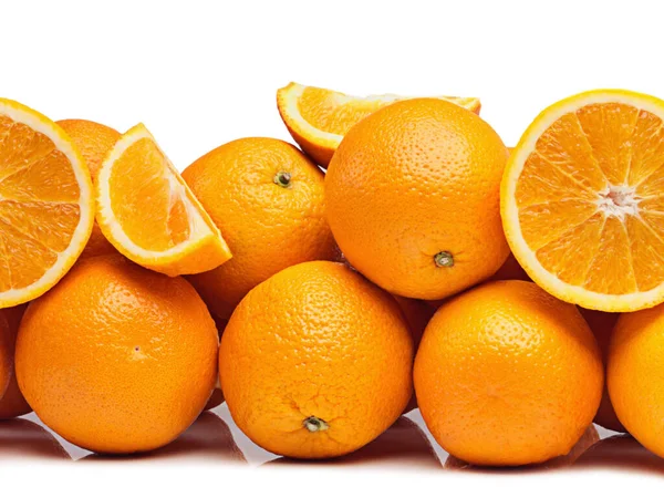 Изобилие Витамина Студийный Снимок Кучи Апельсинов Белом Фоне — стоковое фото