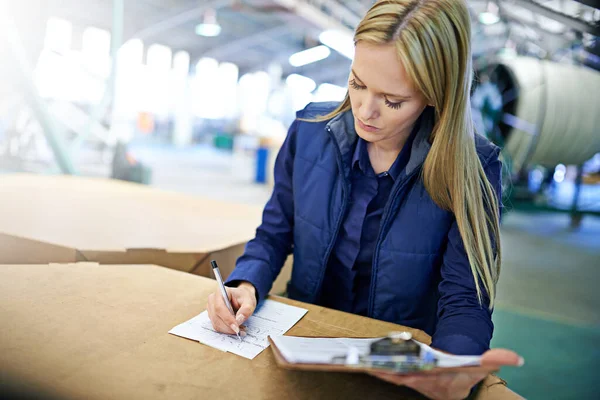 Getting Manifest Order Manager Sorting Paperwork While Standing Factory Floor — Stock Photo, Image
