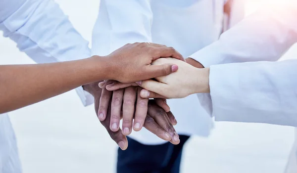 Apoio Trabalho Equipe Médico Com Mãos Médicos Para Comunidade Diversidade — Fotografia de Stock