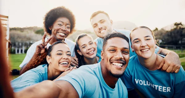 Ritratto Sorriso Selfie Gruppo Volontariato All Aperto Cambiamento Climatico Pulizia — Foto Stock