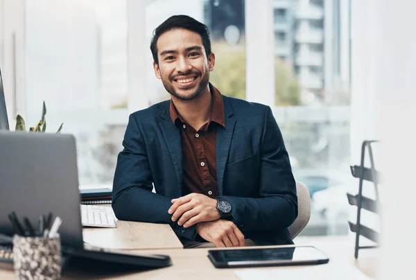 Retrato Sonrisa Empresario Emprendedor Feliz Una Oficina Para Startup Con —  Fotos de Stock