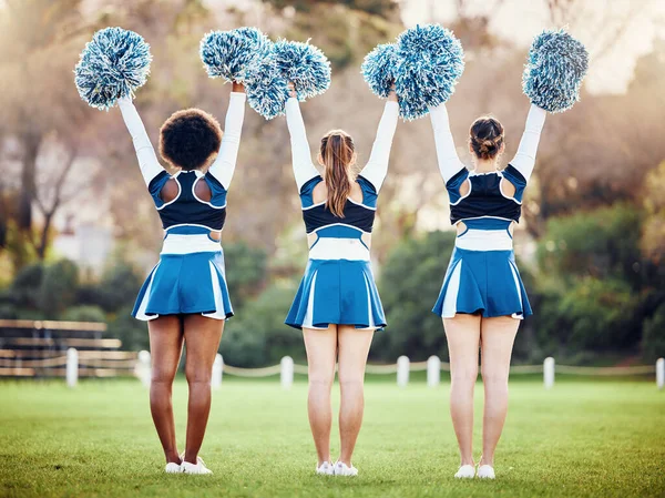 Cheerleader Teenie Mädchen Team Und Jubelt Freien Athletengruppe Und Fitness — Stockfoto