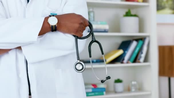 Doktorze Stetoskop Ramiona Skrzyżowane Dla Medycznej Opieki Zdrowotnej Konsultacji Medycyny — Wideo stockowe