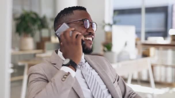 Telefonní Hovor Obchodní Černý Muž Mluví Klientské Sítě Nebo Konverzace — Stock video