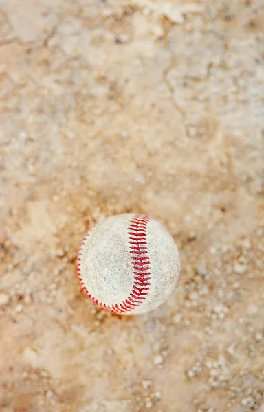Натюрморт Бейсбольным Мячом Поле Днем — стоковое фото