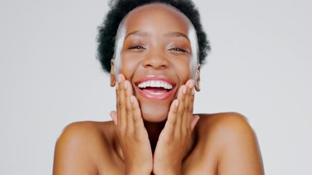 Mujer Negra Cara Riendo Retrato Belleza Facial Cuidado Piel Con — Vídeos de Stock