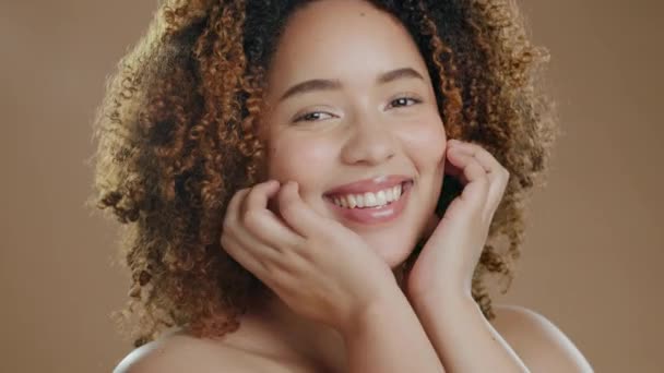 Czarna Twarz Kobiety Portret Piękna Kosmetyczne Wellness Modelki Studiu Szczęściem — Wideo stockowe