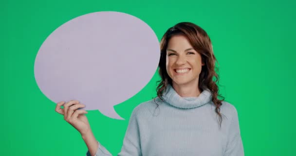 Social Media Speech Bubble Mockup Woman Green Screen Background Studio — Stock Video