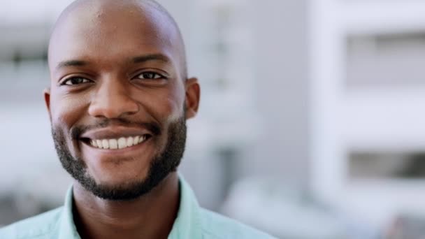 Mockup Lächeln Und Das Gesicht Eines Schwarzen Geschäftsmannes Für Erfolg — Stockvideo
