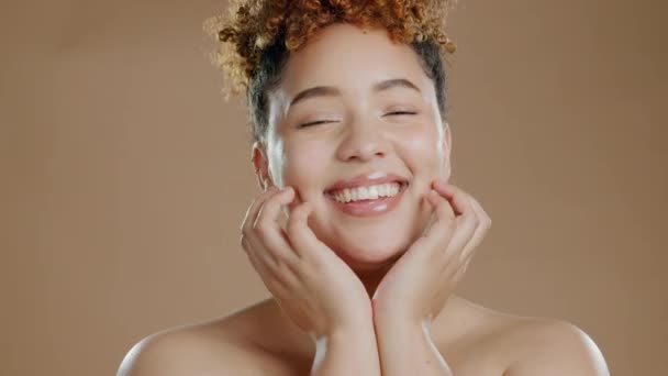 Красота Кожа Лицо Женщины Студии Естественной Косметической Сияющей Кожей Рутины — стоковое видео