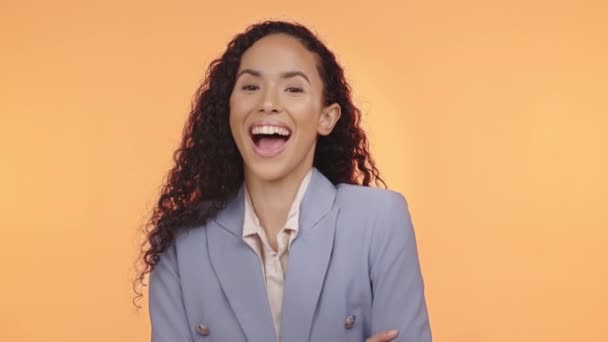 Cara Engraçado Mulher Com Sorriso Rindo Empreendedor Com Menina Contra — Vídeo de Stock