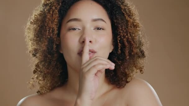 Pielęgnacja Skóry Sekret Twarz Kobiety Studiu Pięknej Naturalnej Kosmetycznej Rutynie — Wideo stockowe
