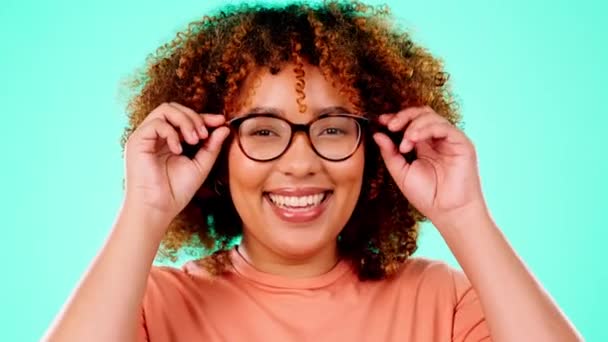 Mulher Negra Feliz Rosto Visão Óculos Cuidados Com Olhos Sorriso — Vídeo de Stock