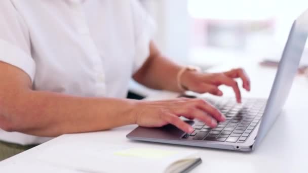 Nevető Üzletasszony Laptop Vagy Call Center Headset Crm Vicc Ügyfélszolgálat — Stock videók