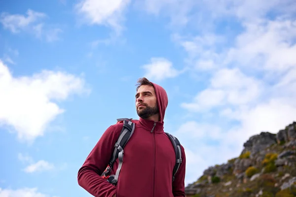 Fit Werden Berg Ein Junger Mann Genießt Eine Wanderung Durch — Stockfoto