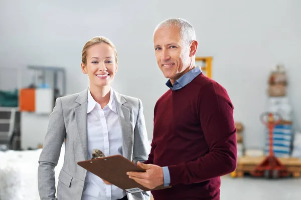 Assuring Quality Shop Floor Portrait Two Factory Managers Doing Inspection — Stock Photo, Image