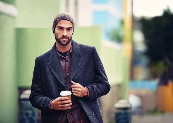 Kaffe Håller Kylan Borta Stilig Ung Man Vintern Bära Hålla — Stockfoto