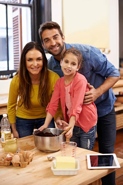 Κουζίνα Είναι Καρδιά Του Σπιτιού Μας Πορτρέτο Μιας Ευτυχισμένης Οικογένειας — Φωτογραφία Αρχείου
