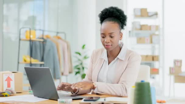Laptop Phone Call Fashion Designer Black Woman Listening Order While — Stock Video
