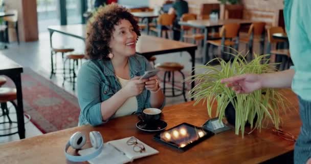 Ανεξάρτητη Γυναίκα Τηλέφωνο Σερβιτόρος Καφετέρια Καφετέρια Εστιατόριο Στα Μέσα Κοινωνικής — Αρχείο Βίντεο