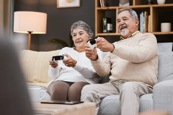 Video Game Sofa Senior Couple Gaming Online Home Happy Holiday — Foto de Stock