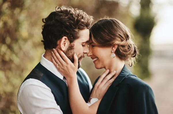 Szerelem Esküvő Arc Pár Kertben Házasság Szertartás Ünneplése Elkötelezettség Romantikus — Stock Fotó