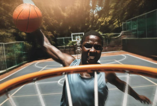 Basketbol Spor Golü Basketbol Sahasında Top Atlama Smaç Pratiği Ile — Stok fotoğraf