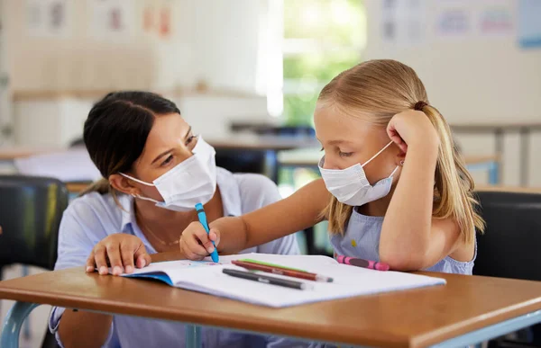 Education Covid Learning Face Mask Girl Doing School Work Classroom — Photo