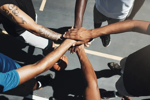 Ręce Zespół Koszykówka Jako Wsparcie Zaufanie Koordynacja Powyżej Dla Jedności — Zdjęcie stockowe