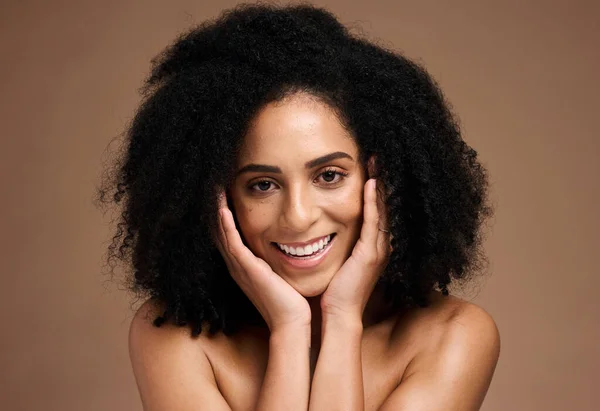 Beauty Skincare Product Portrait Black Woman Facial Self Care Luxury — Zdjęcie stockowe