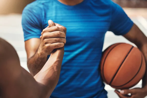 Basketball Players Handshake Greeting Ball Celebrate Victory Congratulations Exercise Game — Stock Photo, Image